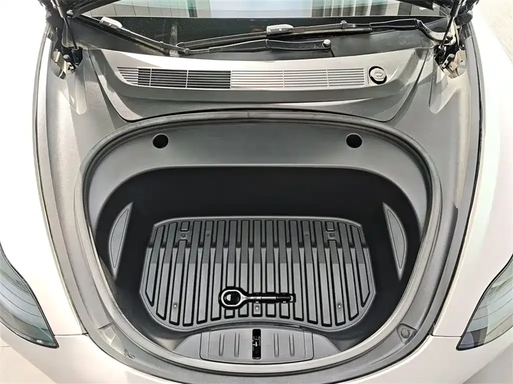 Tesla Model 3 — фото 10