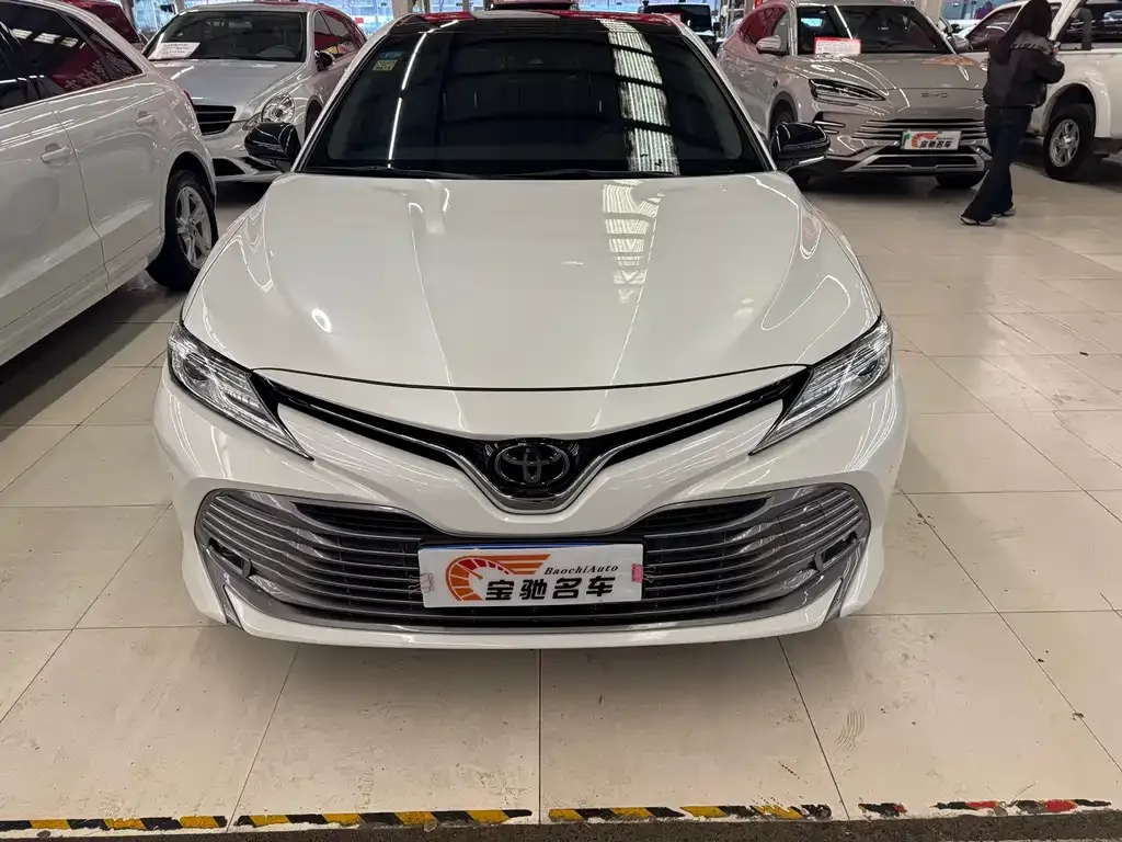 Toyota Camry — фото 10