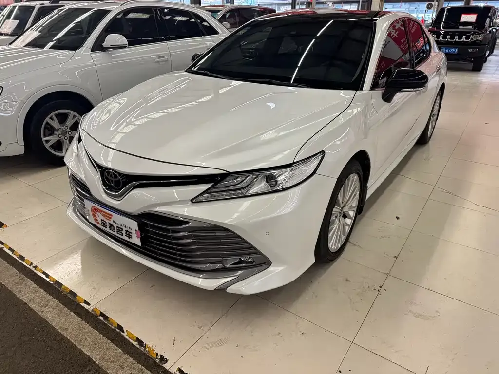 Toyota Camry — фото 9