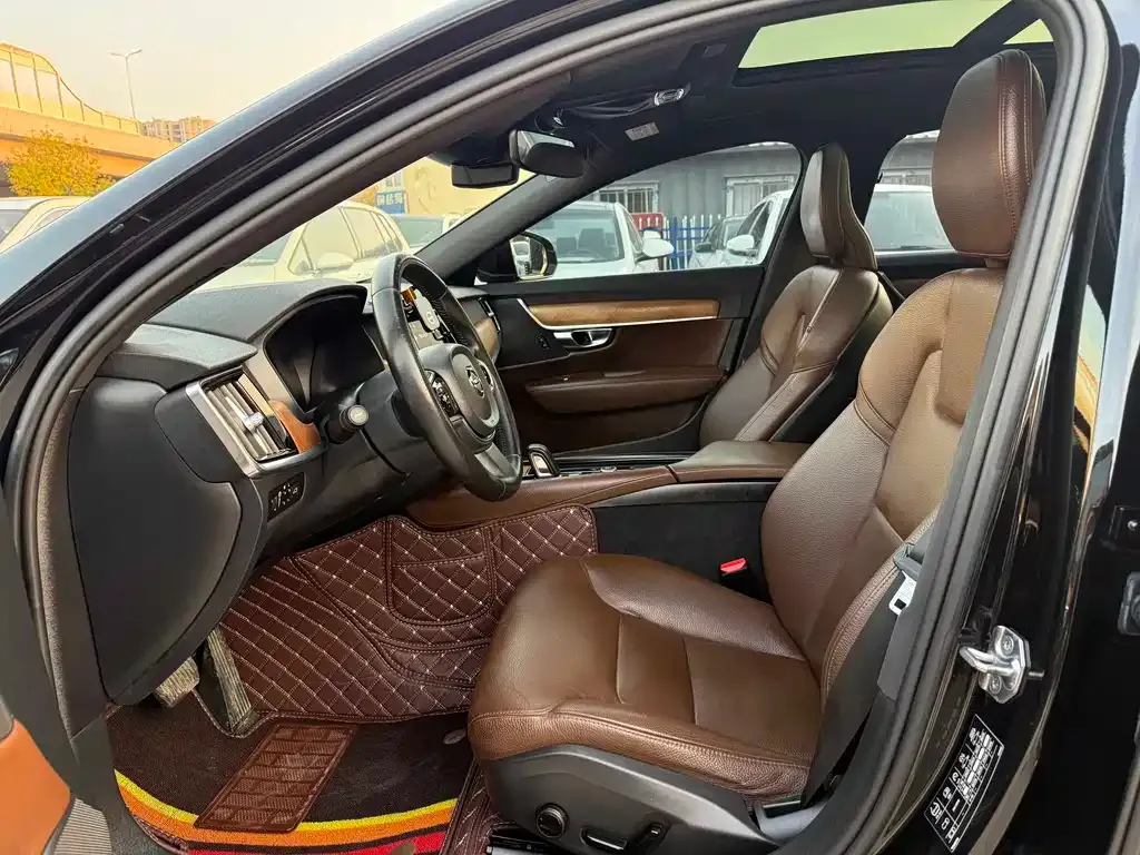 Volvo S90 2021 из CN, фото 3