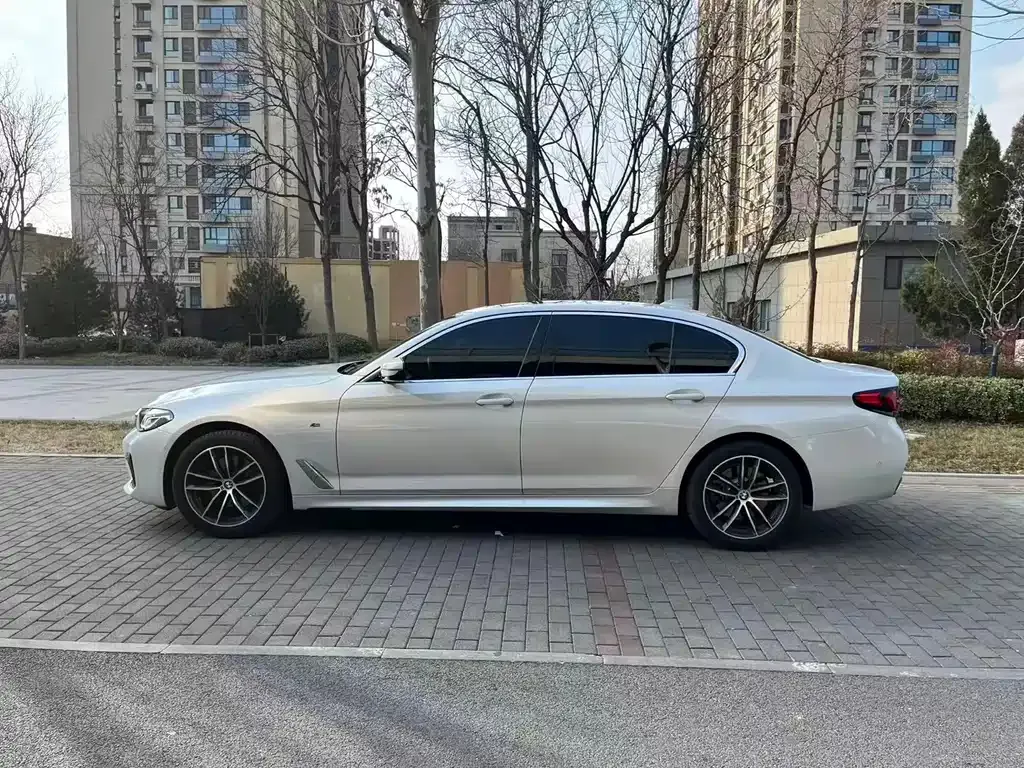 BMW 5 Series — фото 6