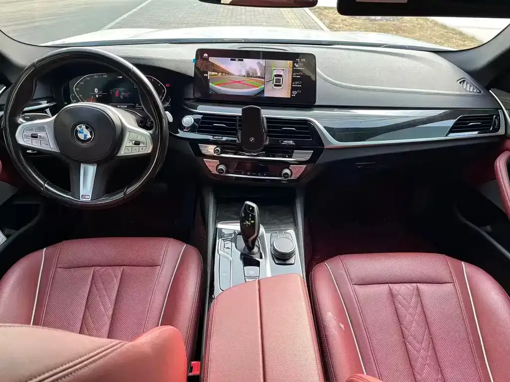BMW 5 Series — фото 10