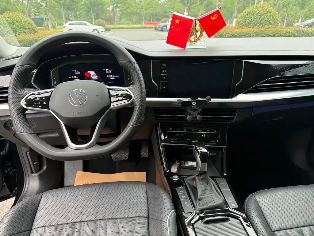 Volkswagen Passat 2023 из CN, фото 3