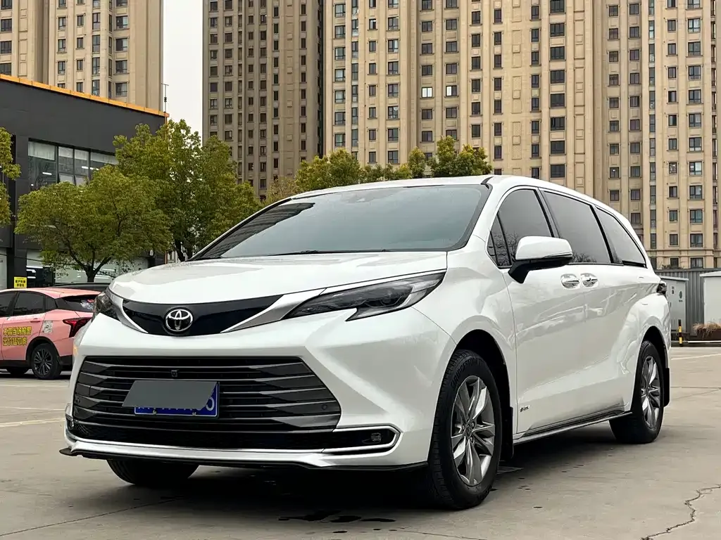 Toyota Sienna 2024 из CN, фото 1