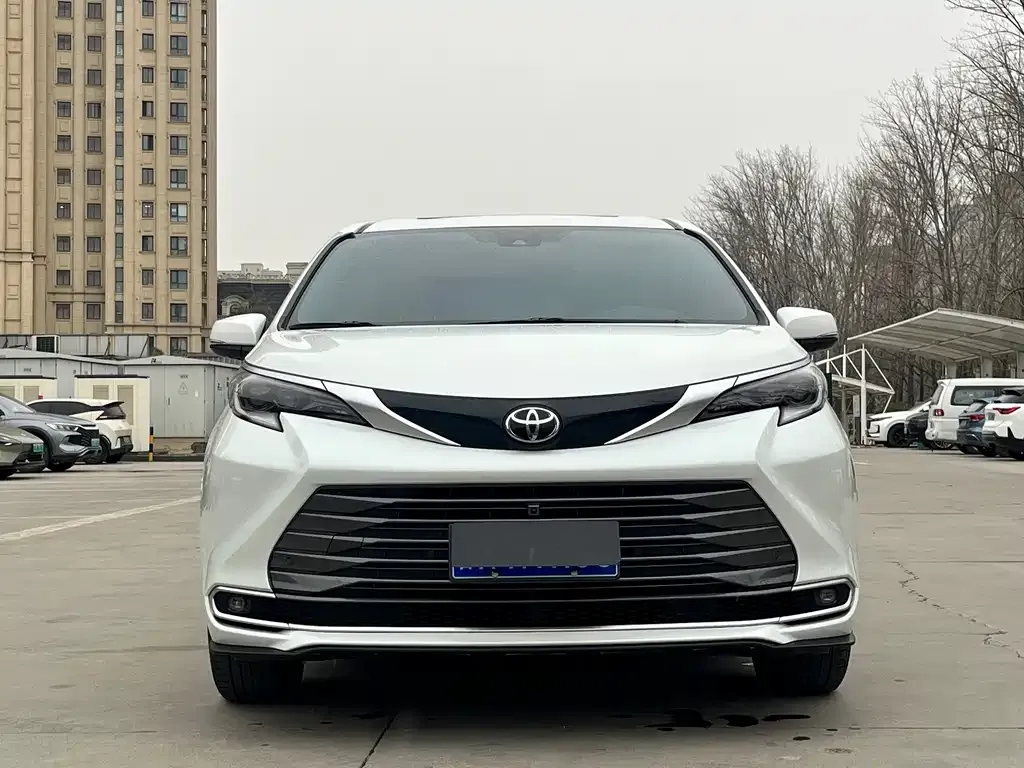Toyota Sienna 2024 из CN, фото 3