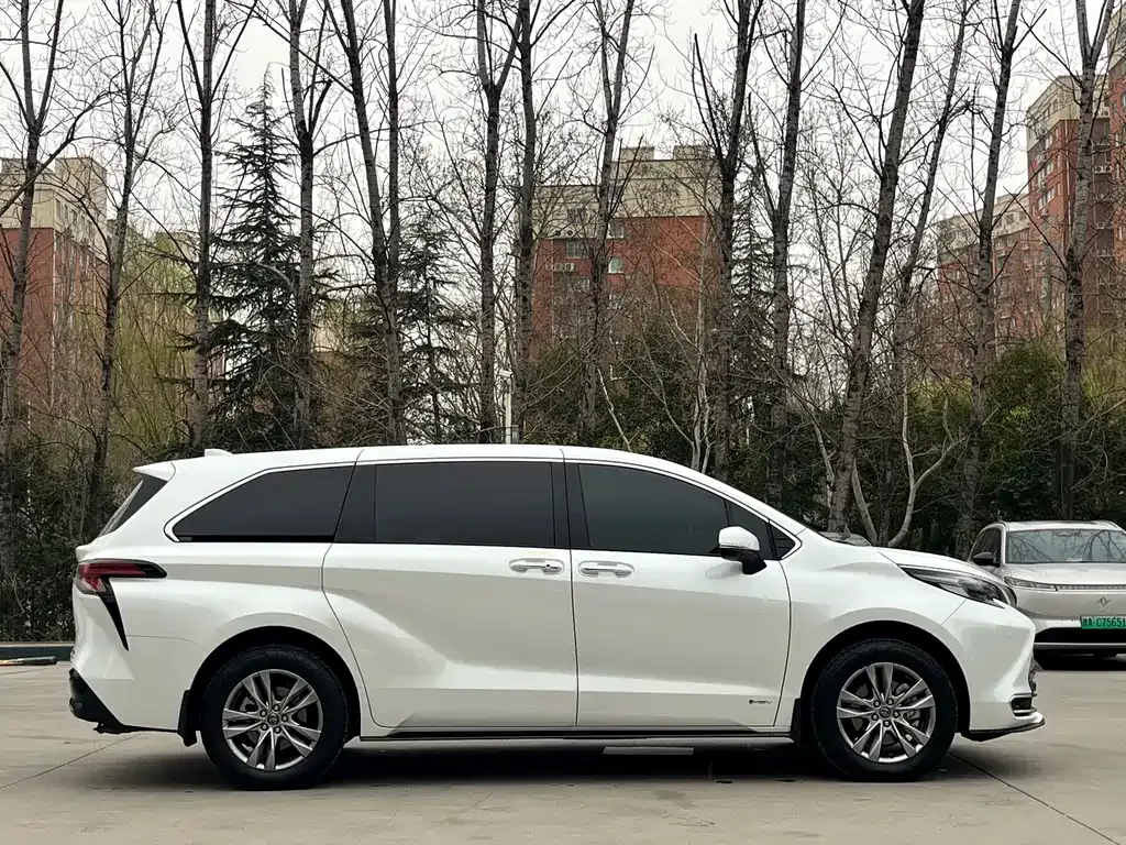 Toyota Sienna 2024 из CN, фото 8