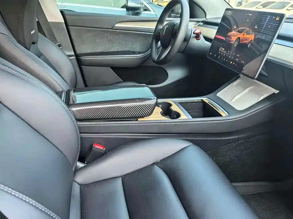 Tesla Model Y — фото 8