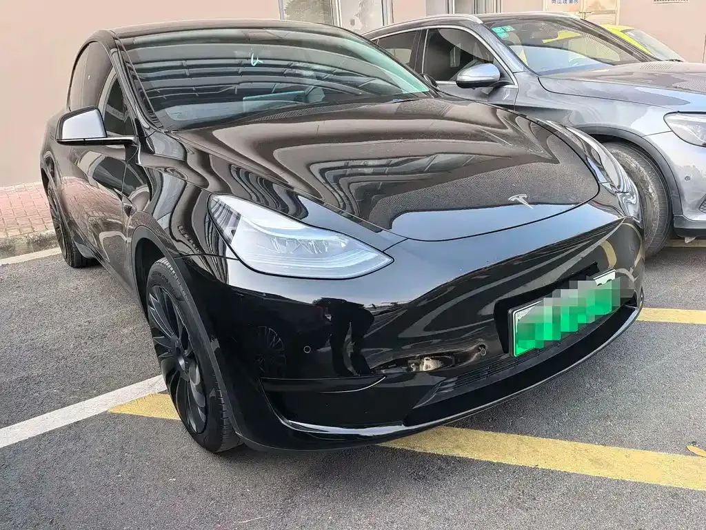Tesla Model Y — фото 10