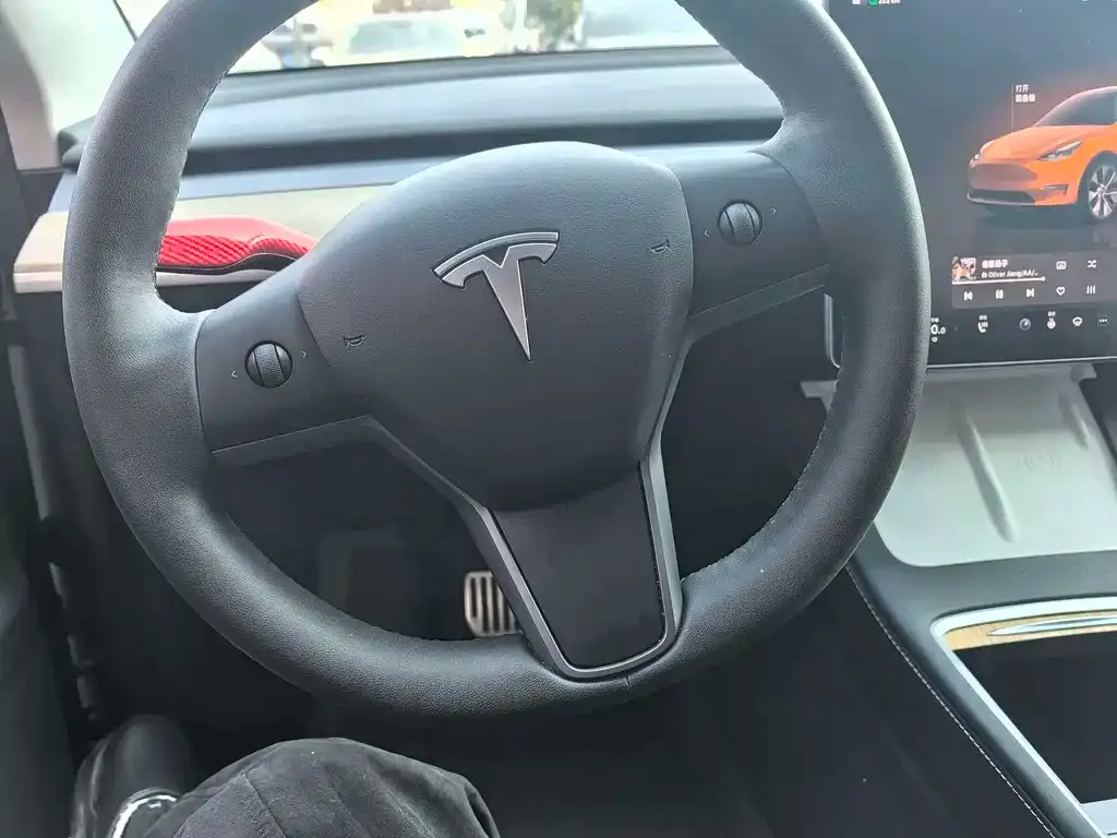 Tesla Model Y — фото 5