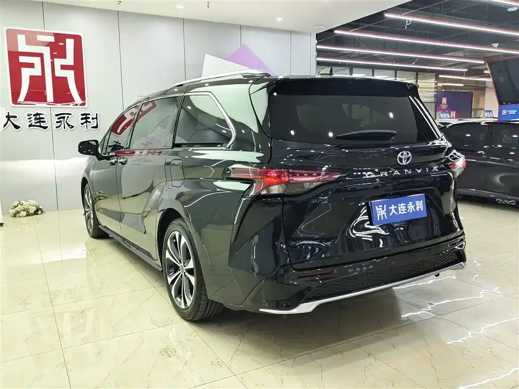 Toyota Granvia 2023 из CN, фото 2