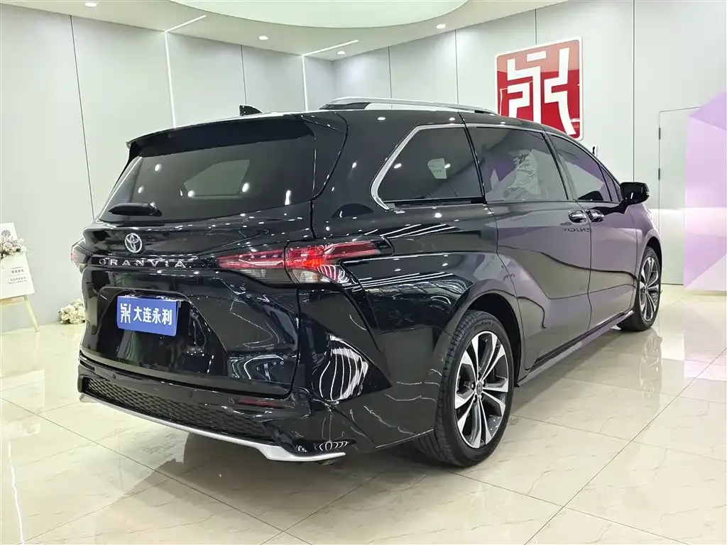 Toyota Granvia 2023 из CN, фото 6