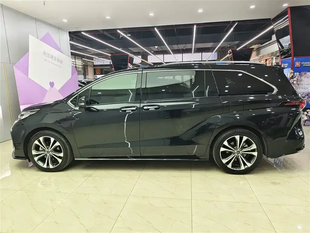 Toyota Granvia 2023 из CN, фото 10