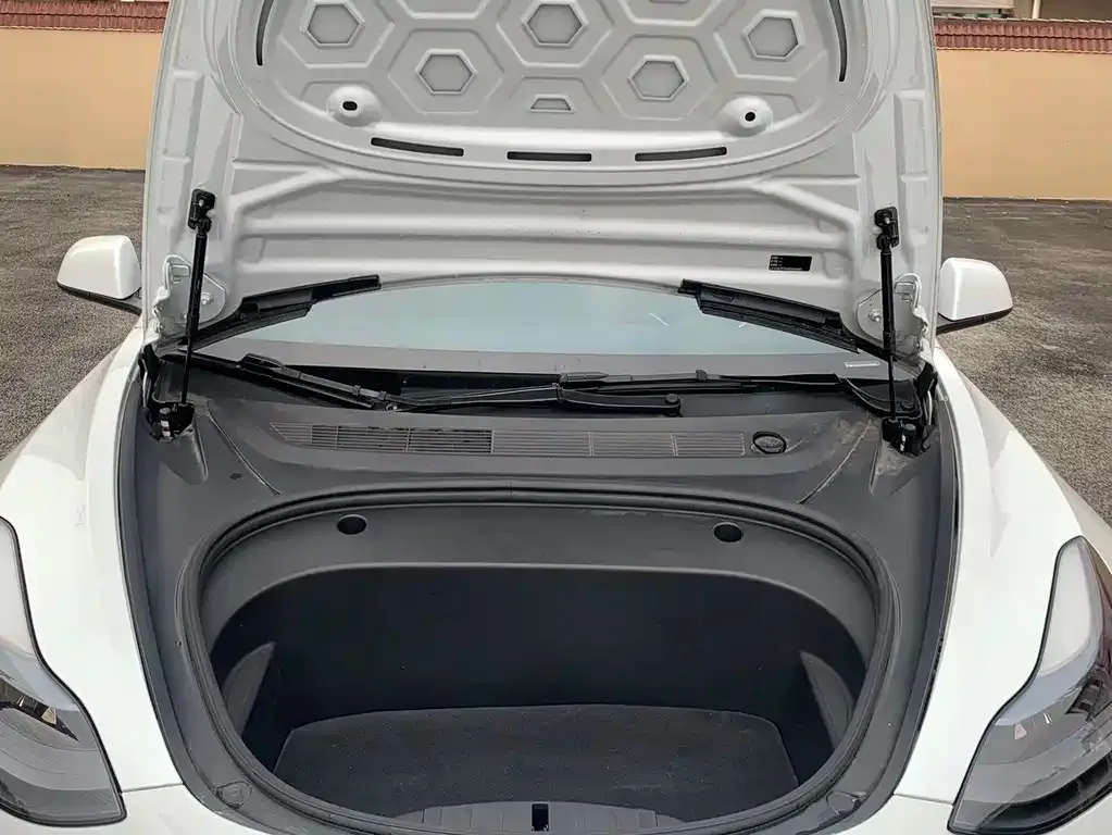 Tesla Model 3 — фото 5