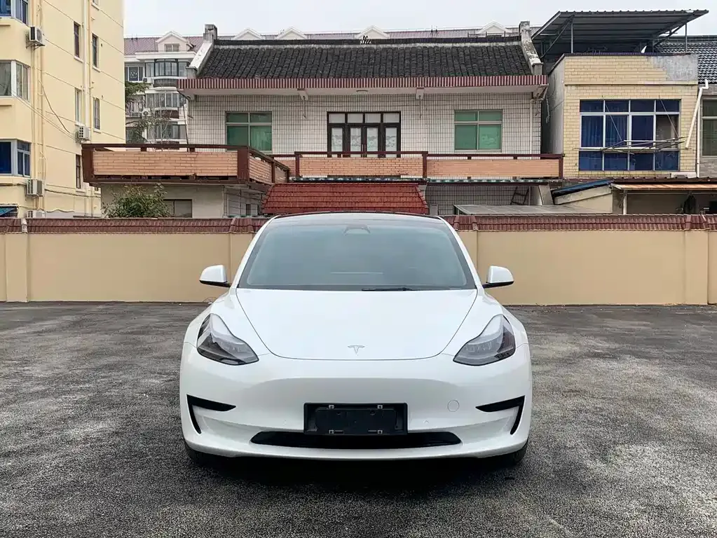 Tesla Model 3 — фото 3