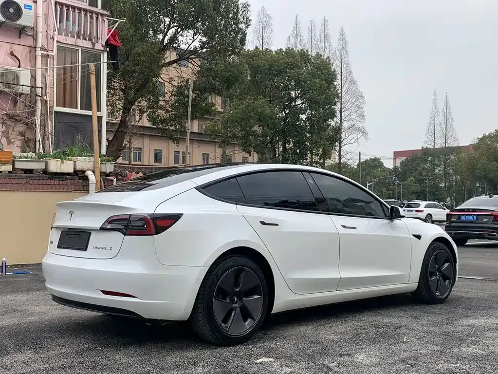 Tesla Model 3 — фото 6