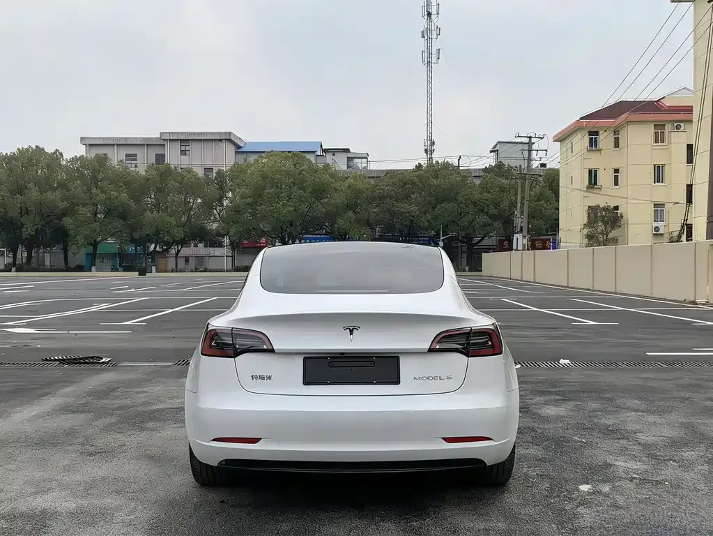 Tesla Model 3 — фото 7