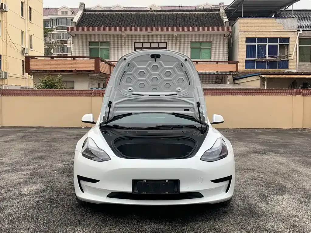 Tesla Model 3 — фото 4