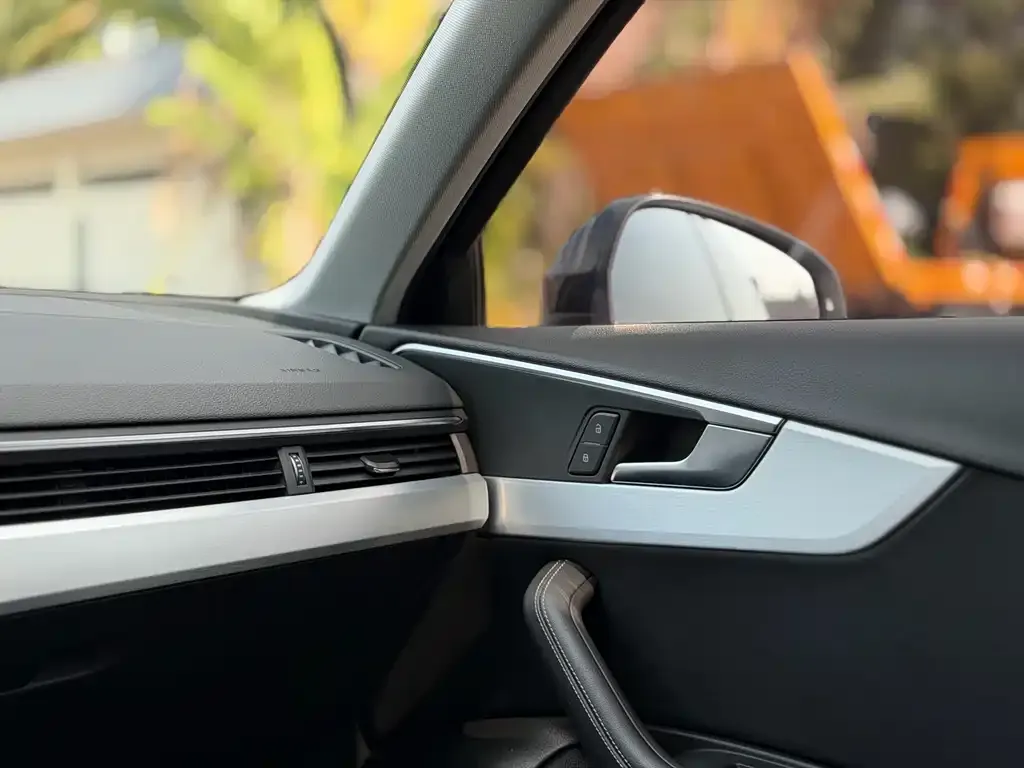 Audi A4L 2022 из CN, фото 3