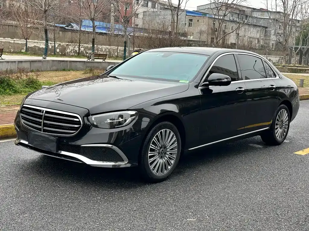 Mercedes-Benz E-Class — фото 1