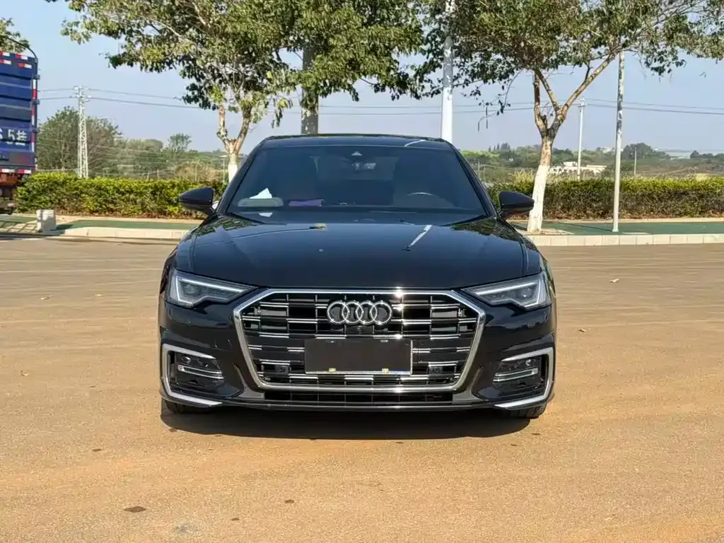 Audi A6L — фото 1