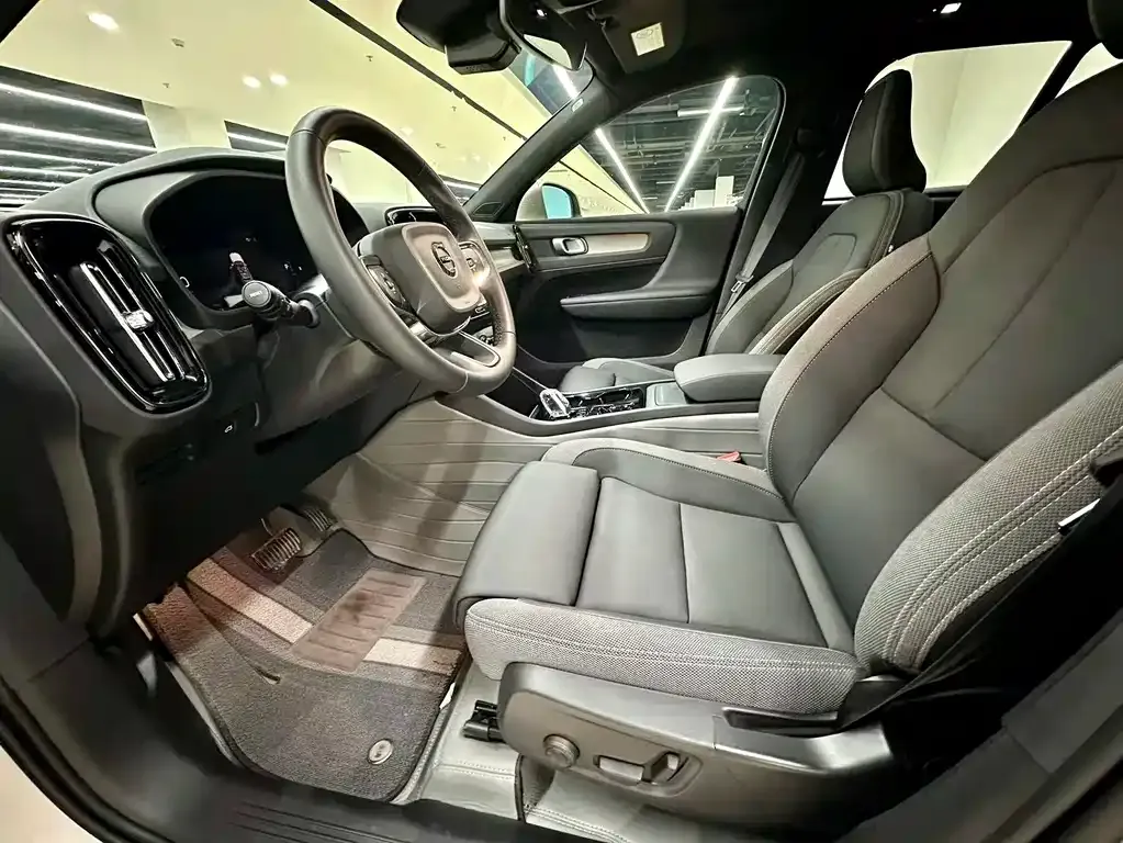 Volvo XC40 2024 из CN, фото 9