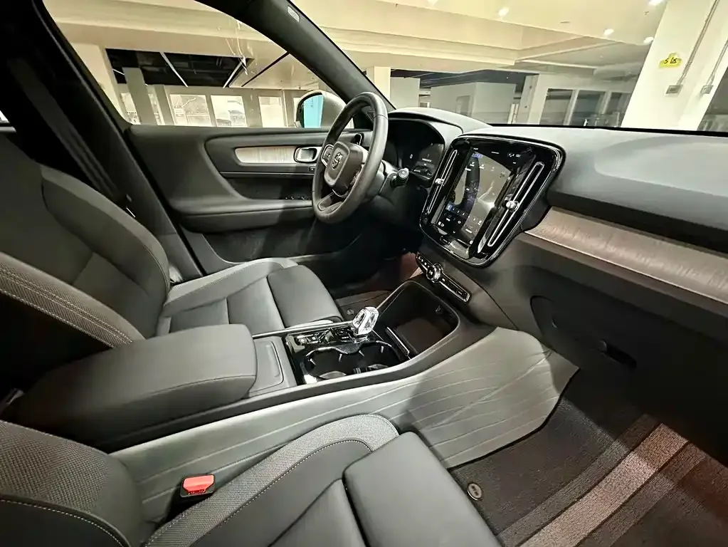 Volvo XC40 2024 из CN, фото 7