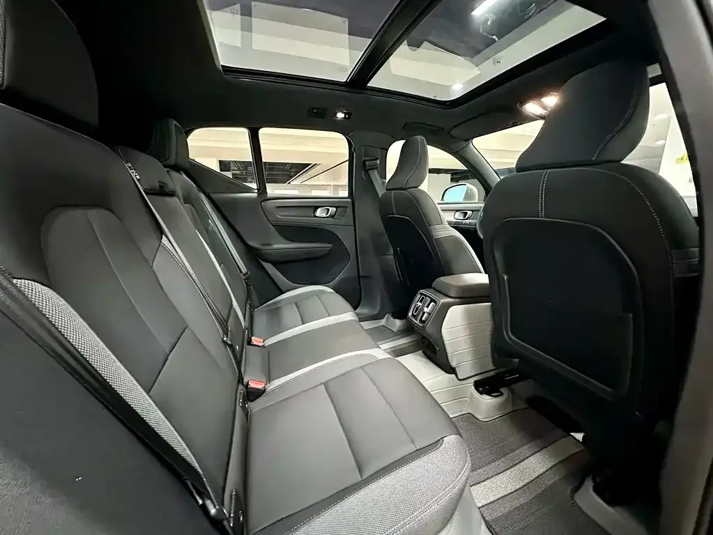 Volvo XC40 2024 из CN, фото 3