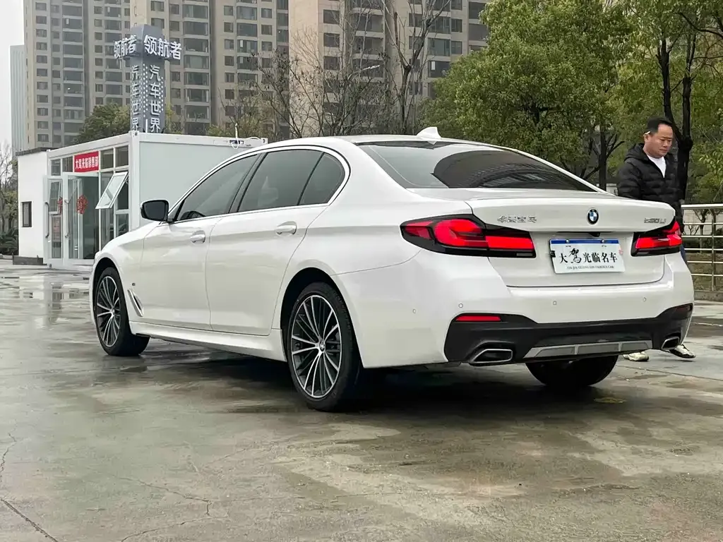 BMW 5 Series — фото 4