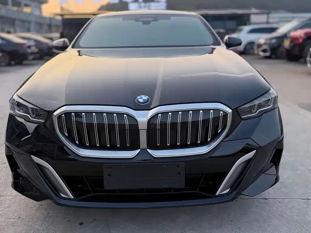 BMW 5 Series — фото 2