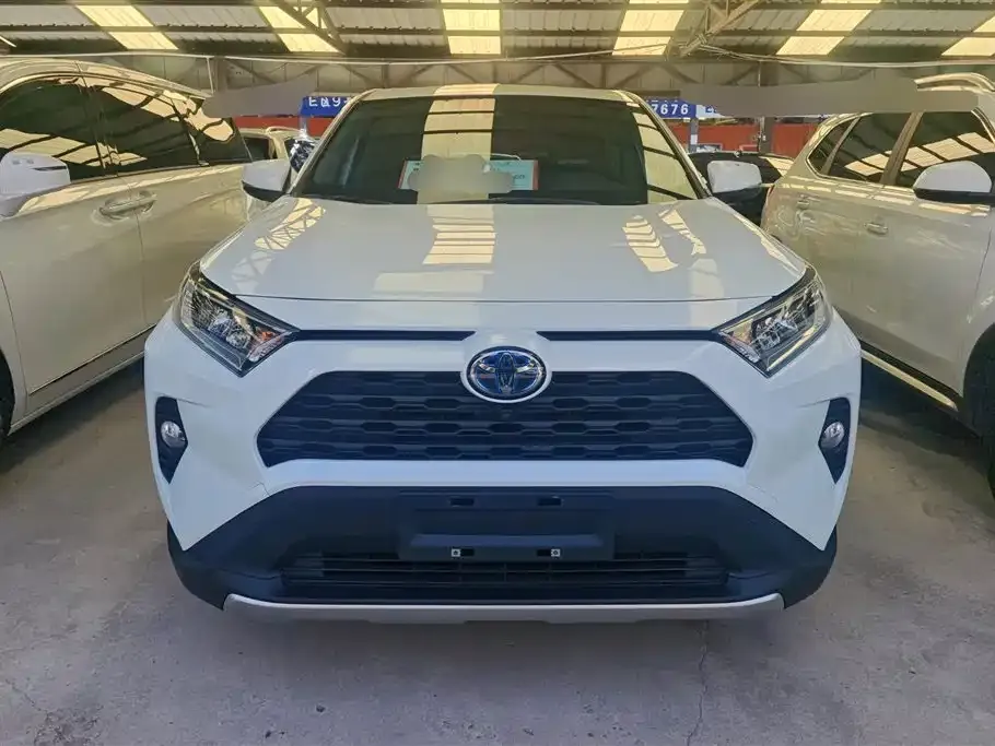 Toyota RAV4 — фото 9