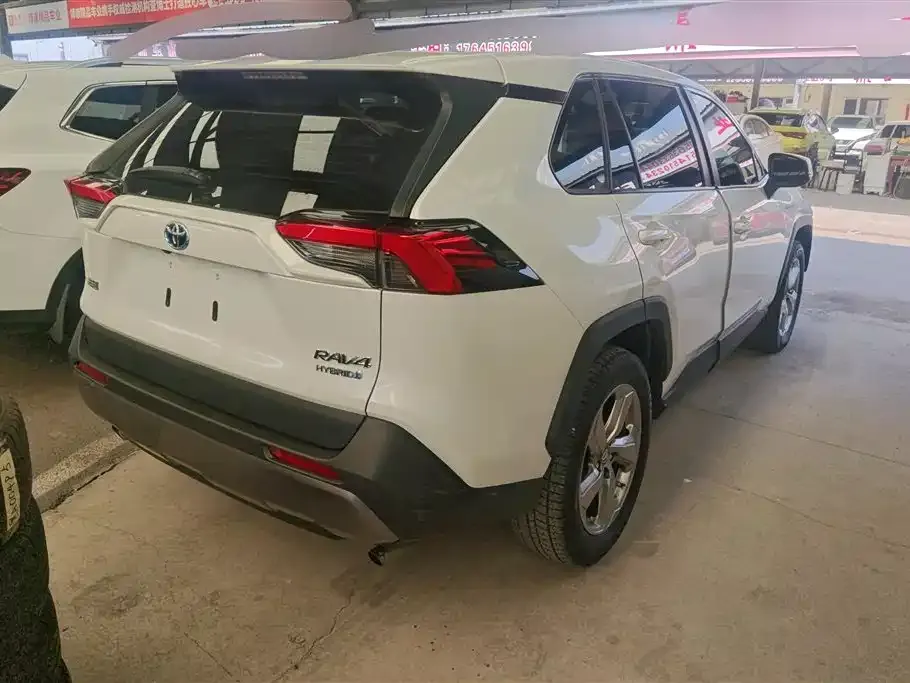 Toyota RAV4 — фото 10