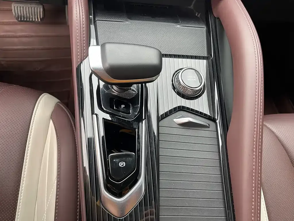 Geely Xingyue L — фото 10