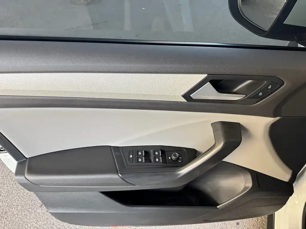 Volkswagen T-Roc 2023 из CN, фото 2