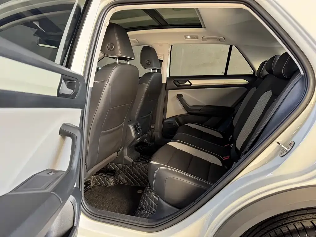 Volkswagen T-Roc 2023 из CN, фото 6