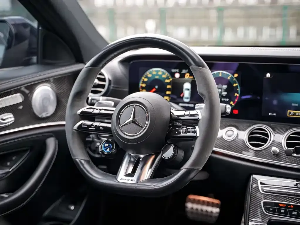 Mercedes-Benz E-Class AMG — фото 5