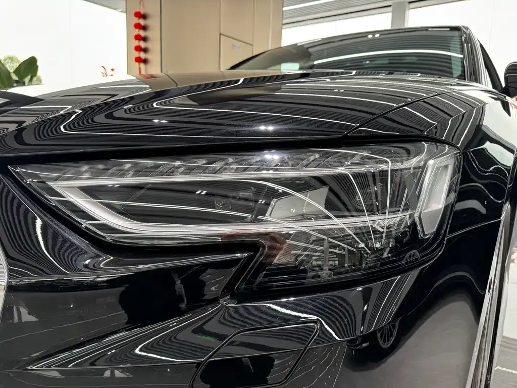 Audi A8 — фото 6