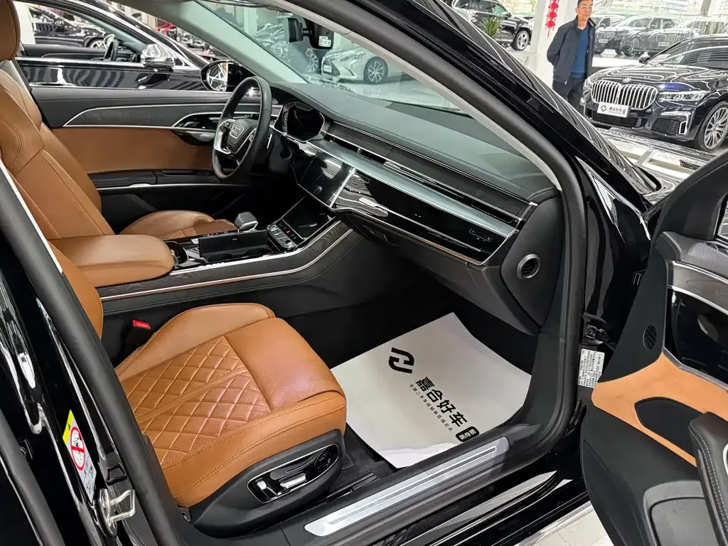 Audi A8 — фото 4