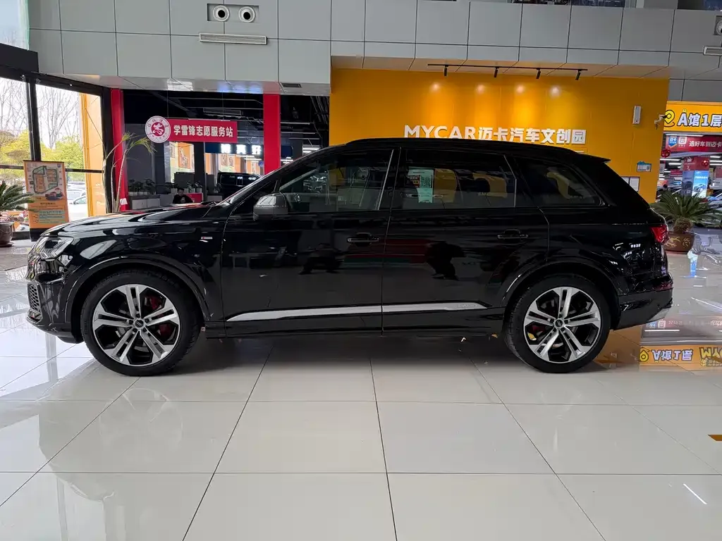 Audi Q7 2023 из CN, фото 10