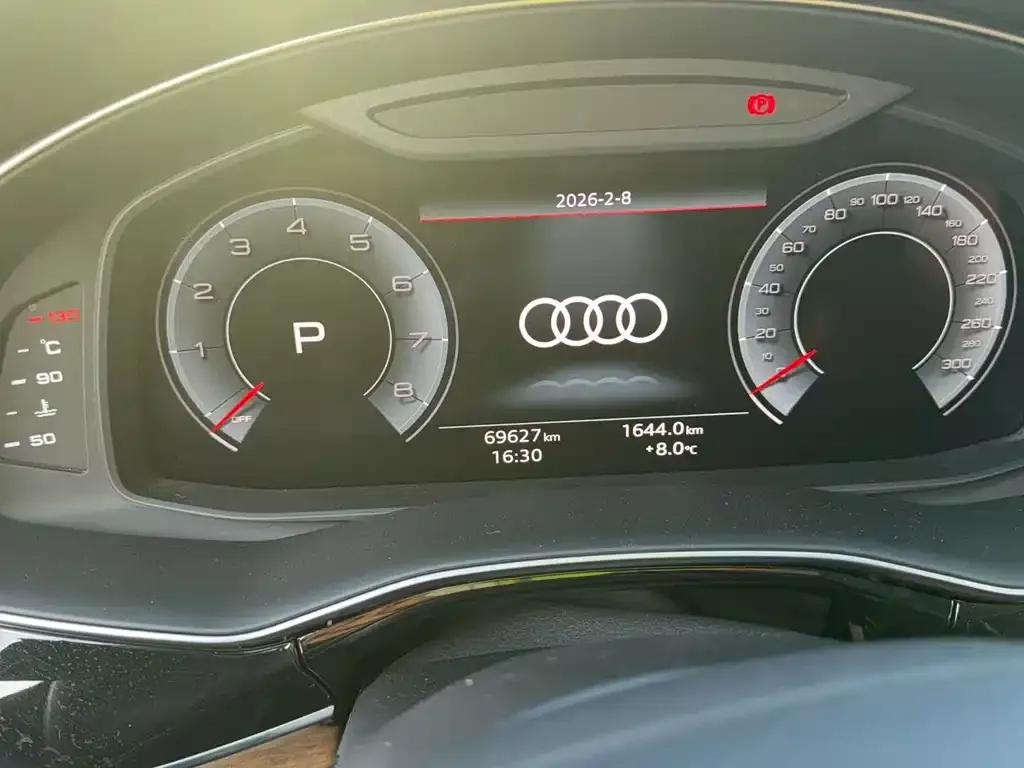 Audi Q7 2023 из CN, фото 2
