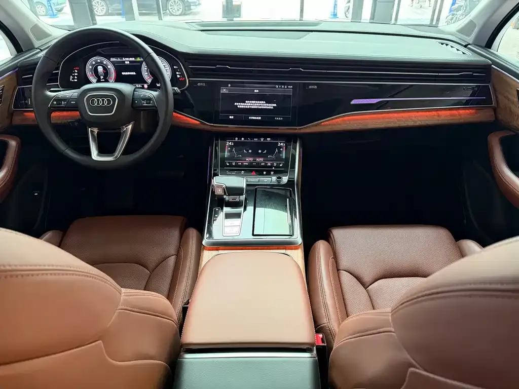 Audi Q7 2023 из CN, фото 5