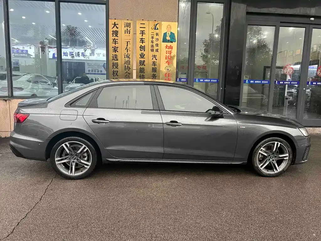 Audi A4L 2022 из CN, фото 4