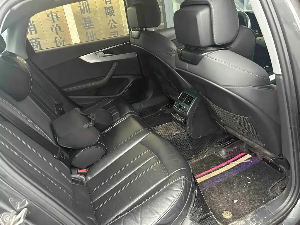 Audi A4L 2022 из CN, фото 5
