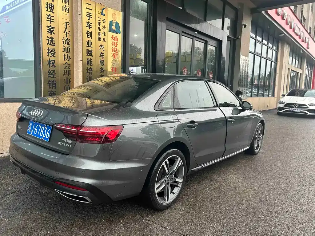 Audi A4L 2022 из CN, фото 9