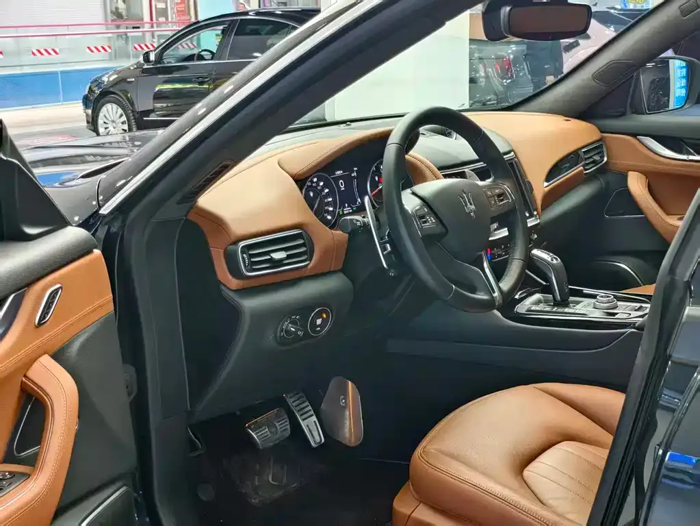 Maserati Levante 2023 из CN, фото 8