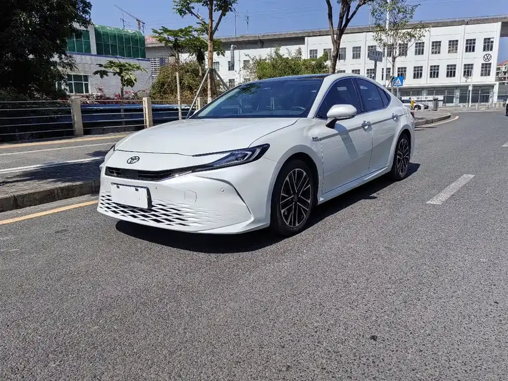 Toyota Camry — фото 5