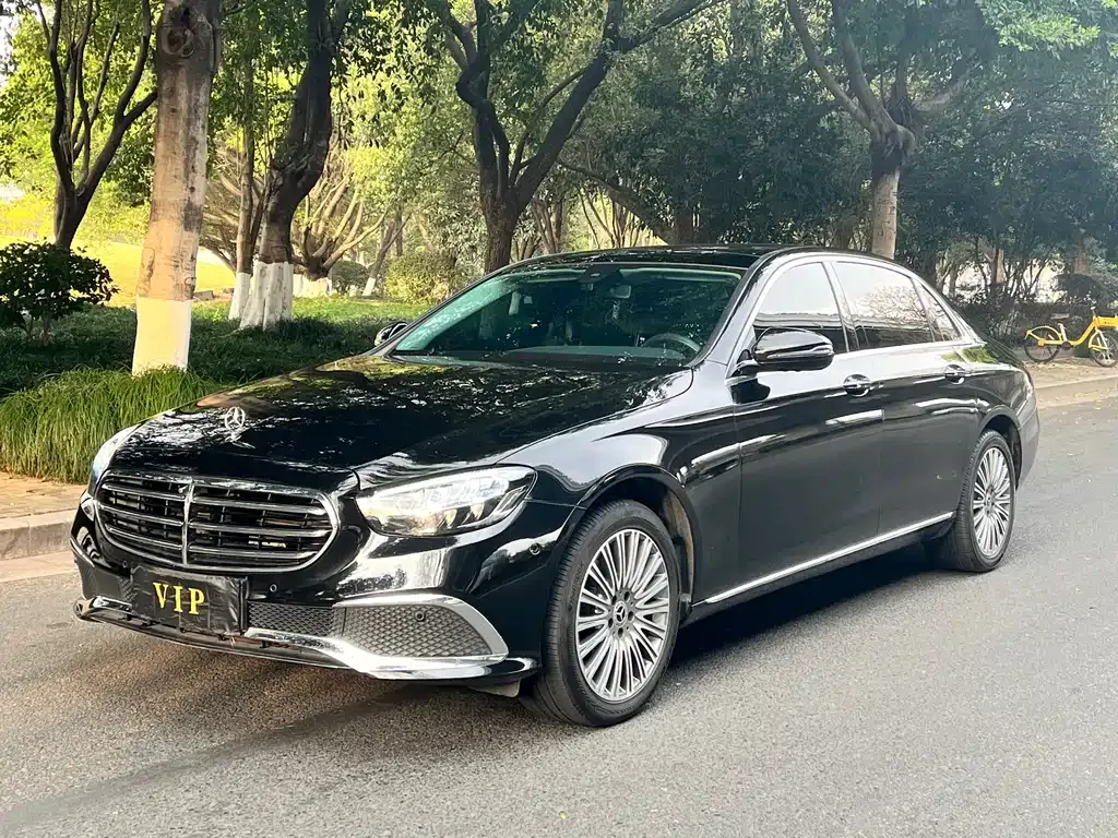Mercedes-Benz E-Class — фото 1