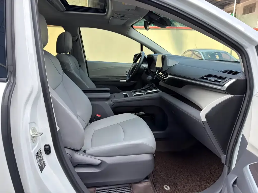 Toyota Granvia 2025 из CN, фото 8