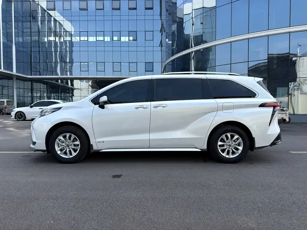 Toyota Granvia 2025 из CN, фото 10