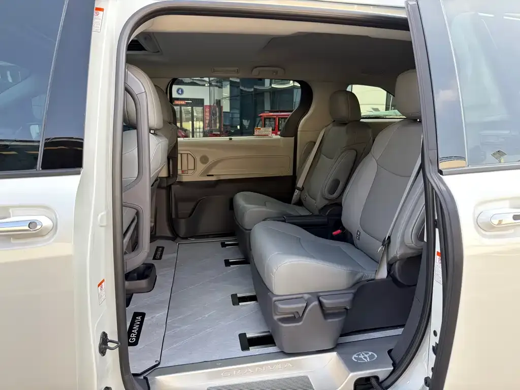 Toyota Granvia 2025 из CN, фото 4