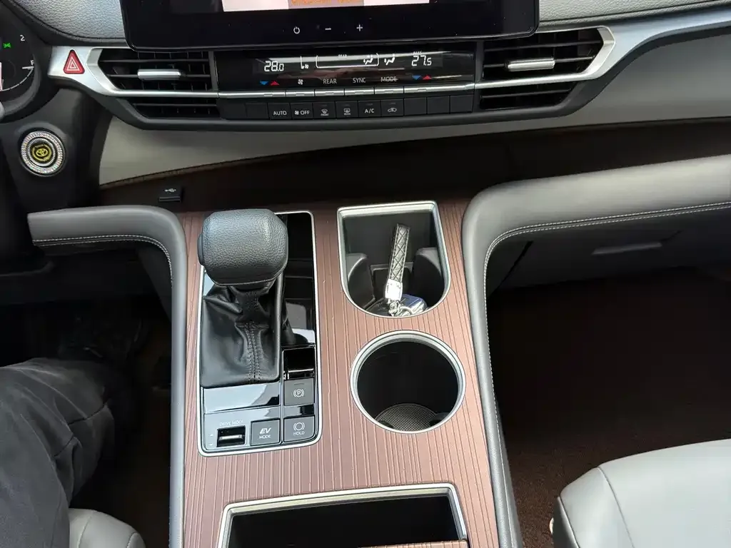 Toyota Granvia 2025 из CN, фото 3